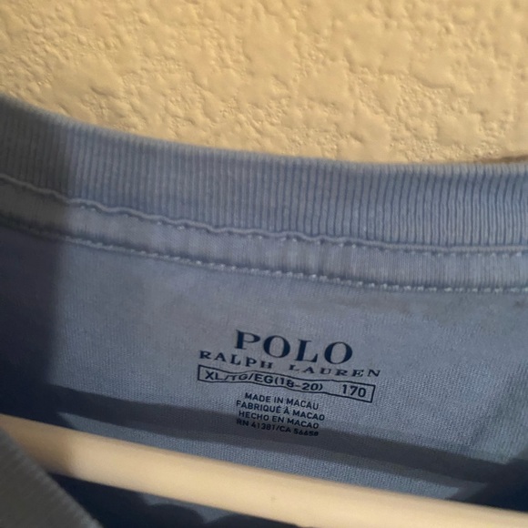 polo t-shirt with graphic on front - Picture 2 of 2